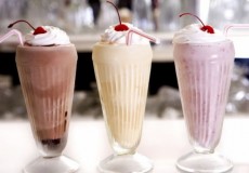 Как сделать коктейль из мороженого: простые домашние рецепты